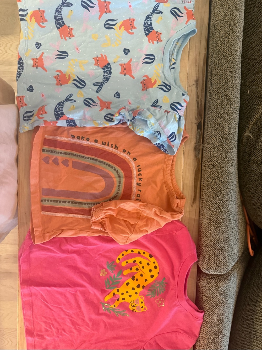 LOT of dip and Cat and Jack s/s Peach Rainbow Graphic Toddler Tee